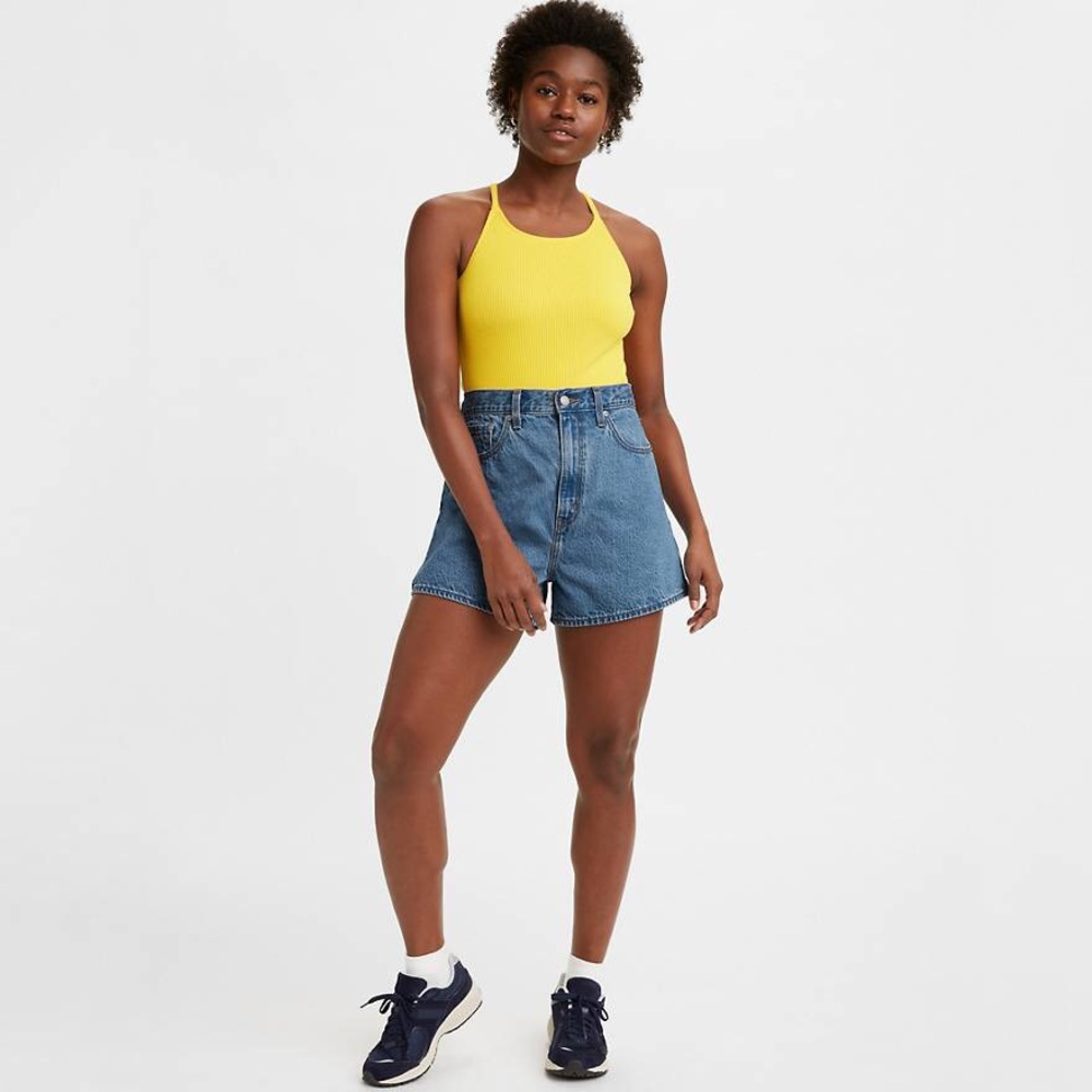 Levi’s High Loose Women’s Shorts in Medium Wash in size 26